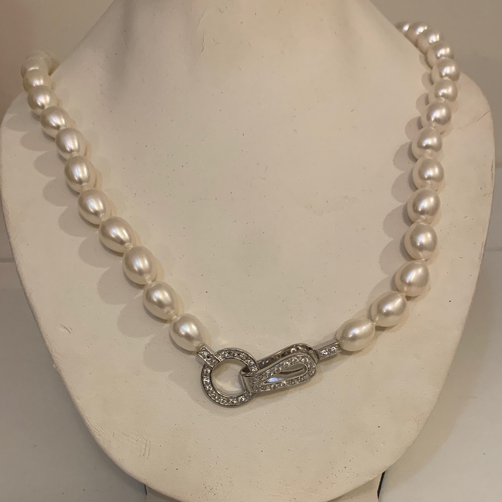 Elegant Silver Pearl Necklace